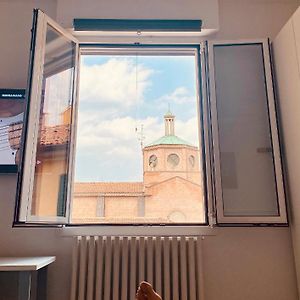 Zimmer mit Kingsize-Bett
